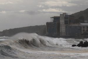 Se abre debate sobre cómo demoler el hotel Punta Piqueros sin causar otro daño ambiental