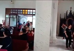 VIDEO| Israel devuelve a trabajadores palestinos a Gaza y bombardea cercanías de iglesia
