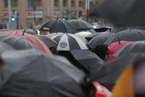 La lluvia prefiere los viernes: Confirman precipitaciones en Santiago para cerrar la semana