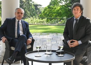 Con caras de pocos amigos: Así fue la primera reunión entre Alberto Fernández y Javier Milei