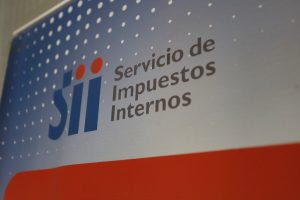 Se enteraron por la prensa: SII anuncia investigación por pago de coimas de Luis Hermosilla