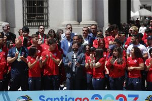 VIDEO| El Team Chile es recibido por el Presidente Boric y es homenajeado en La Moneda