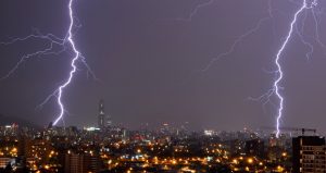 Clima raro: Posibles tormentas eléctricas para Santiago este jueves 2 de noviembre