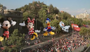 Paris Parade 2023: 10 mega globos Disney se tomarán 3 km. del eje Alameda Providencia