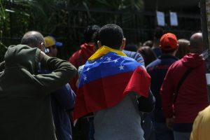 Venezolanos aportan 1% del PIB: Mayor escolaridad que chilenos pero baja convalidación de títulos