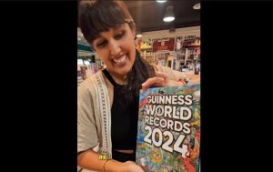 VIDEO| Bárbara Hernández exhibe orgullosa su marca publicada en el Record Guinness 2024