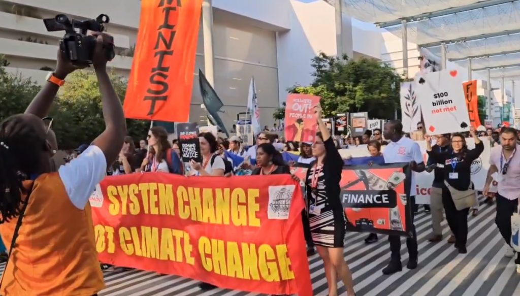 COP 28 cierra con sabor amargo: Dictan fin de combustibles fósiles pero con gas para transición