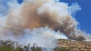 Incendio en Curacaví: Se mantiene cerrada la Cuesta Barriga y llamas continúan en combate