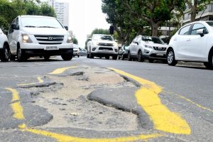 Automovilistas furiosos: Retrasos de reparación de hoyos de Santiago, Recoleta y Estación Central