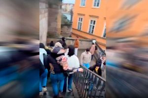 VIDEO| Terror en Praga: Al menos 10 fallecidos en tiroteo al interior de una universidad