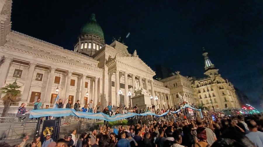 Ministra argentina pedirá expulsar a dos chilenos detenidos en protesta frente al Congreso
