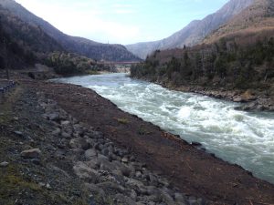 Comunidades mapuche critican venia de ministerio para construir central Rucalhue en río Biobío