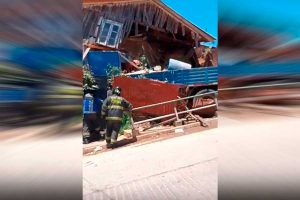 VIDEO| Impactante accidente en Valparaíso: Camión destruye casa en empinada bajada de cerro