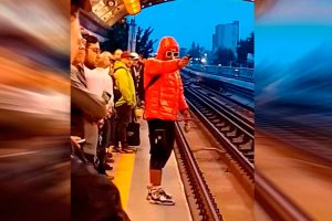 VIDEO| “Incidente de seguridad” en el Metro: Sujeto amenaza en andén con supuesta arma