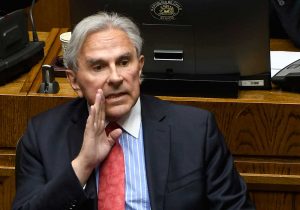 “Compañero Moreira”: Senador UDI lidera muestras de repudio tras agresión a ministra Vallejo