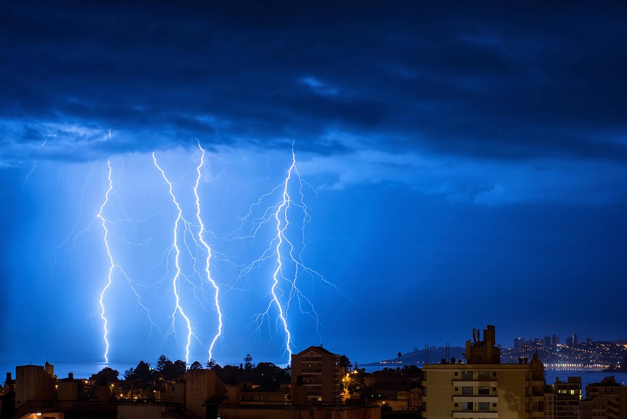 Emiten aviso meteorológico por tormentas eléctricas en 4 regiones de Chile durante Semana Santa