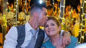 VIDEO| Cristiano Ronaldo regala auto de $500 millones a su mamá en su cumpleaños