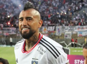 "Es un sueño volver": Vidal jugó 60 minutos en su emotivo regreso a Colo-Colo