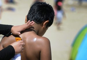 Oncólogo advierte sobre factores de mayor riesgo para desarrollar cáncer de piel en Chile