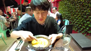 VIDEO| Japonés prueba los porotos chilenos y queda maravillado: "No hay algo así en Japón"