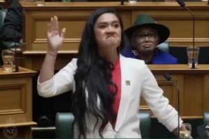 VIDEO| Joven diputada baila danza indígena en pleno Parlamento de Nueva Zelanda