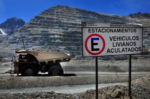 Organizaciones acuden al SEA para invalidar el permiso de ampliación de la mina Los Bronces