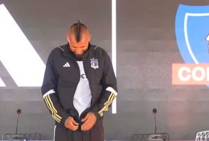 VIDEO| Arturo Vidal lideró el lanzamiento de la nueva camiseta de Colo-Colo