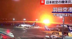 VIDEO| Japón sigue con mala suerte este 2024: Ahora se produce choque de aviones en Tokio