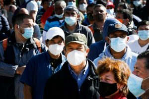 España vuelve al uso de mascarilla en recintos médicos por alza de enfermedades respiratorias