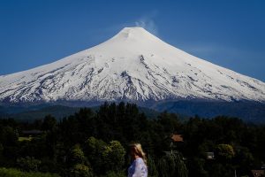 Sismo con mucho ruido subterráneo sacudió a La Araucanía: Epicentro fue en volcán Villarrica