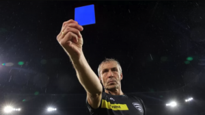 Nueva innovación en el fútbol: Anuncian la implementación de tarjeta de color azul