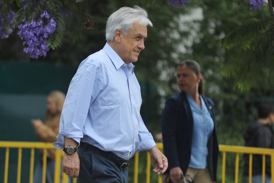 El ex presidente Sebastián Piñera vota en Las Condes