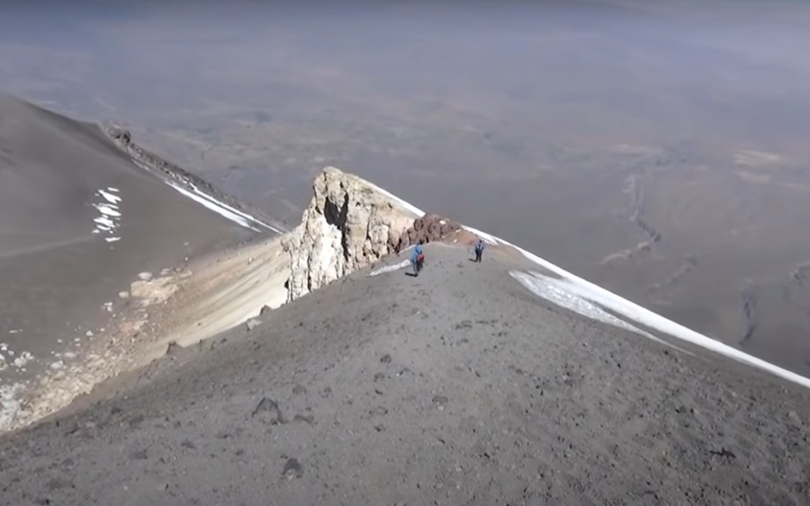 Chileno muere al caer 300 metros al intentar escalar volcán Misti en Perú