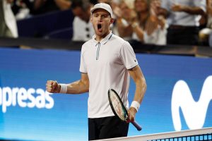 Nicolás Jarry pisó fuerte en casa y clasificó a cuartos de final del ATP de Santiago