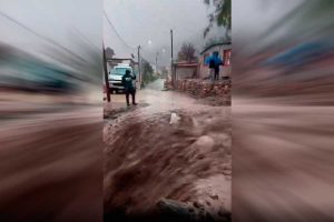 VIDEO| Fuertes lluvias en cordillera causan estragos y activan quebradas en Pozo Almonte