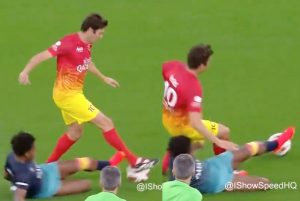 VIDEO| Conocido streamer mete brutal patada a Kaká y casi lo lesiona: Era un amistoso
