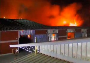 Incendio en Bodegas San Francisco en Pudahuel: Aún sale humo y Seremi abre sumario