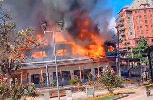 VIDEO| Incendio en Puerto Varas: Confirman un fallecido y tres desaparecidos en mall chino