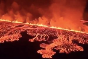 Islandia: Autoridades decretan estado de emergencia por erupción de volcán
