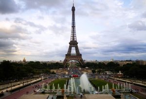 Francia eleva al máximo su alerta terrorista: Temen que suceda lo mismo que en Rusia