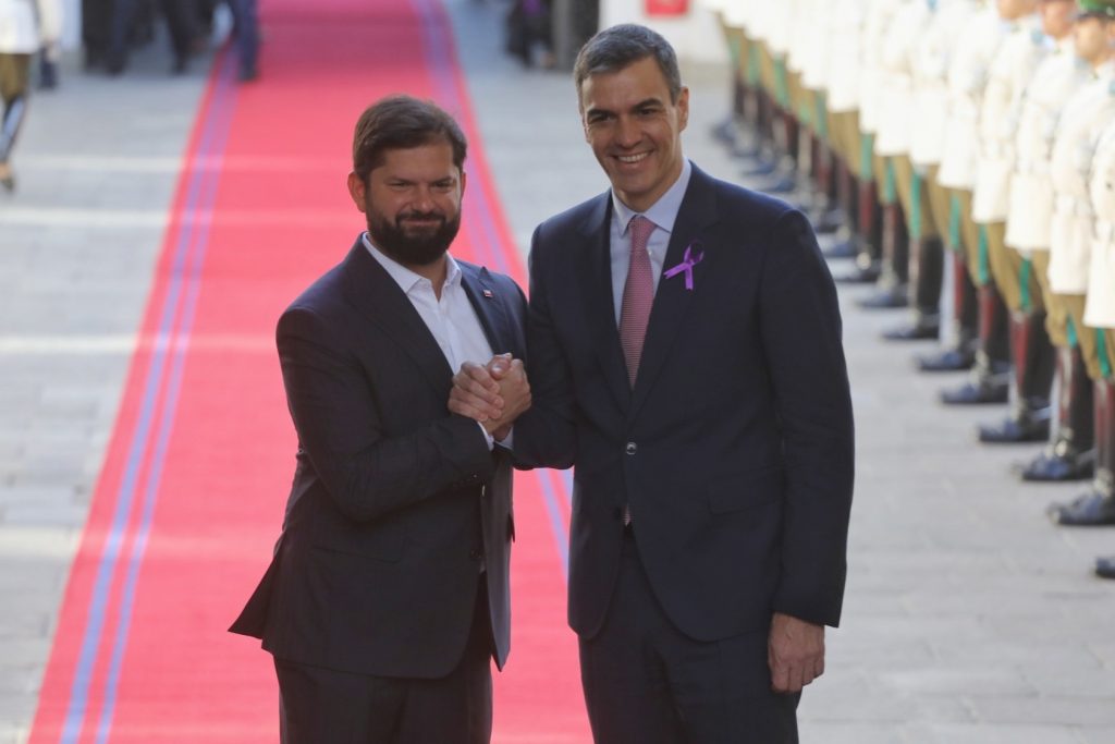 Presidente español aboga junto a Boric ser líderes de cambio global del paradigma económico