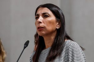 Karla Rubilar confirma postulación a Puente Alto y ofrece primaria a Felipe Ossandón