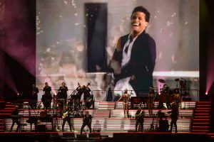 FOTOS| Luis Miguel hace gritar al Estadio Nacional en un show con más baile y energía