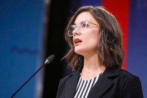 Ministra Vallejo: "Hemos cometido errores, pero no hemos metido las manos en ninguna parte"