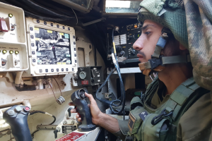Aviones, químicos y software: Israel exhibirá armamentos bélicos en FIDAE pese a críticas