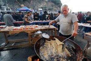 Gastronomía chilena en Semana Santa: Desde la caballa en Arica hasta la centolla en Magallanes