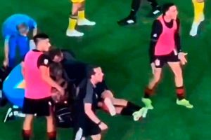 VIDEO| Dramático momento: Futbolista chileno convulsiona y deben trasladarlo en ambulancia