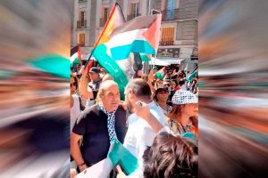 VIDEO| “¡Váyase, pinochetista!”: Expulsan a Checho Hirane de marcha pro Palestina
