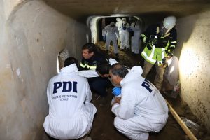 Macabra denuncia: Llaman a PDI para decir que existe túnel a bóveda con gente atrapada