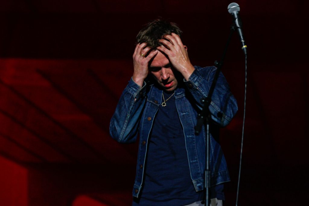VIDEO| La furia de Damon Albarn porque nadie pescó a Blur en Coachella: “Fuc… sing it”